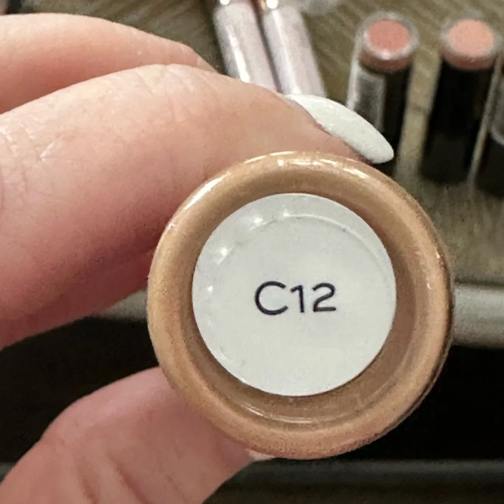 C12 - Makeup Revolution SuperSize Conceal & Define‎ Concealer – Shade C12